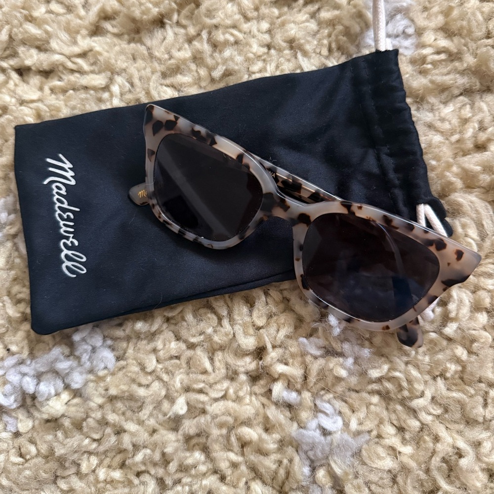 Madewell Pierport Sunglasses in Light Tortoise